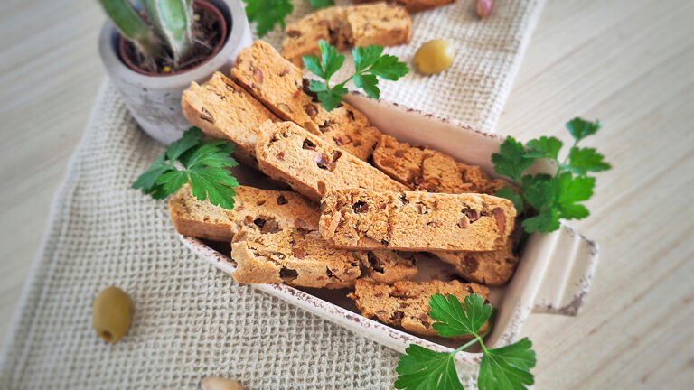 Cantucci salati keto con olive