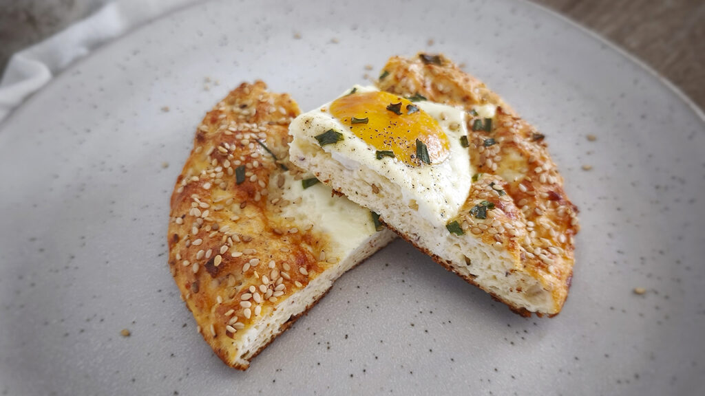 Focaccia keto al formaggio ripiena