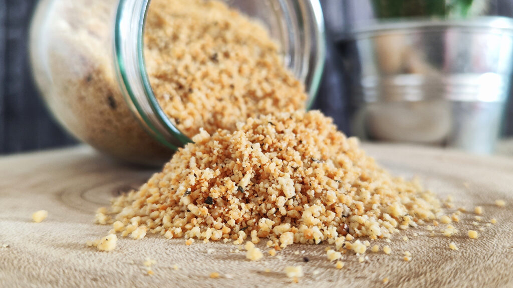 Croccante, veloce e low carb: il pangrattato keto che non può mancare in cucina! Pangrattato keto fatto in casa