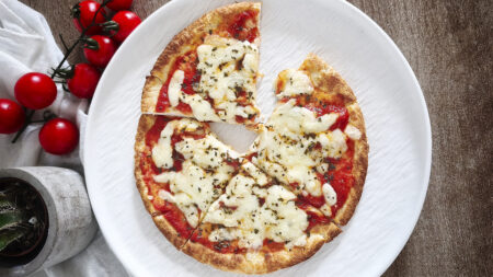 Tre ingredienti, zero stress: l’impasto keto per pizza e gnocchi che sorprende! Pizza keto 3 ingredienti senza uova e farine