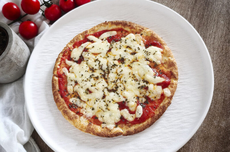 Pizza keto 3 ingredienti senza uova e farine: facile e versatile
