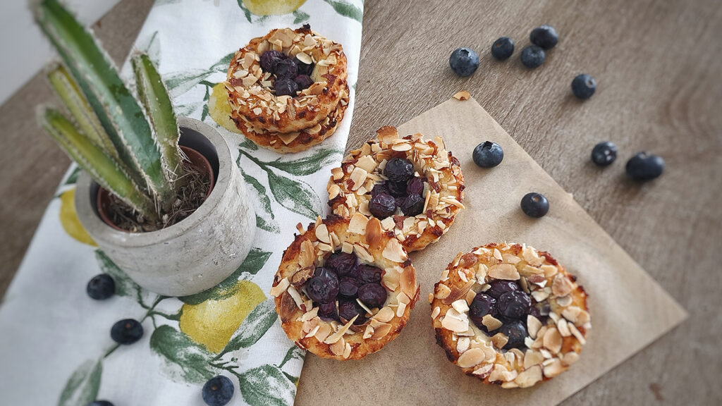Tortine keto cocco e mirtilli senza glutine