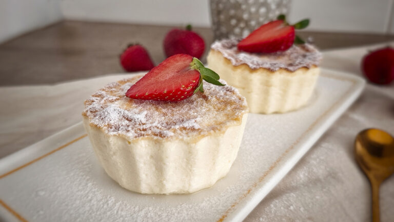 Sei a dieta ma vuoi un dolce? Prova questa cheesecake keto al cucchiaio Cheesecake keto cremosa al cucchiaio