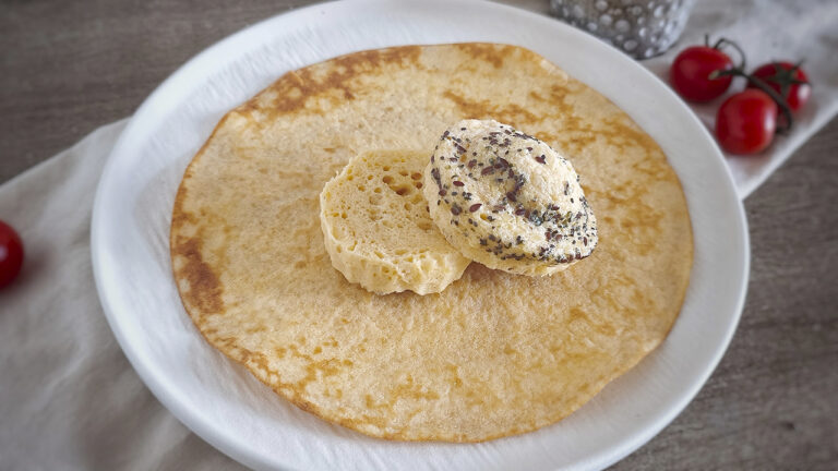 Con 1 impasto fai pane o piadina keto in 2 minuti Con 1 impasto fai pane o piadina keto in 2 minuti