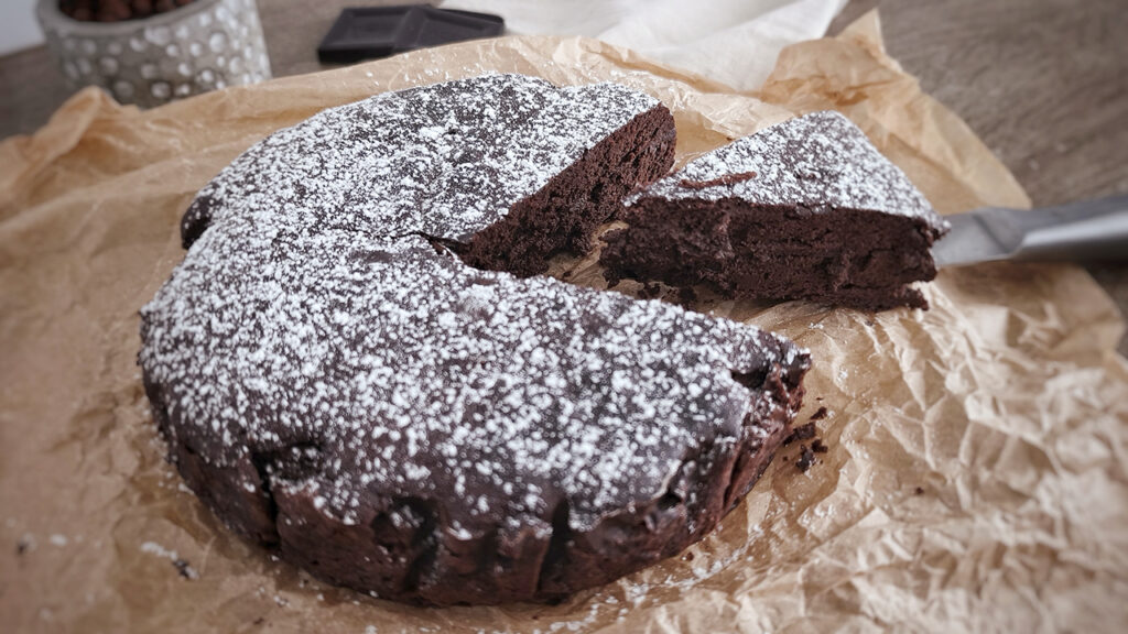 Torta keto al cioccolato cremosa