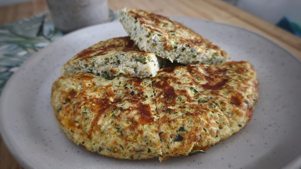 Torta keto di zucchine in padella