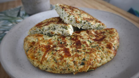 Torta keto di zucchine in padella