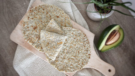 Piadina keto all'avocado