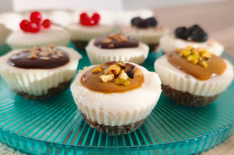 Mini cheesecake keto con granola: dolcetto senza forno