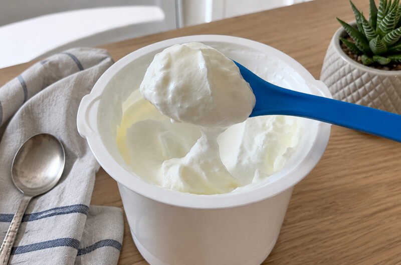 Yogurt greco fatto in casa: ricetta keto con yogurtiera